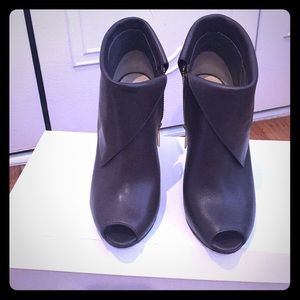 Michael Kors Kendraot peep toe bootie